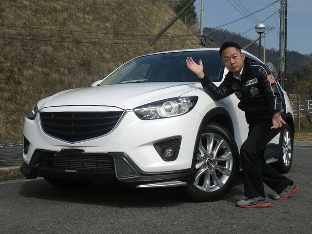 こんな陽気な撮影をして全国に車を配達しております。