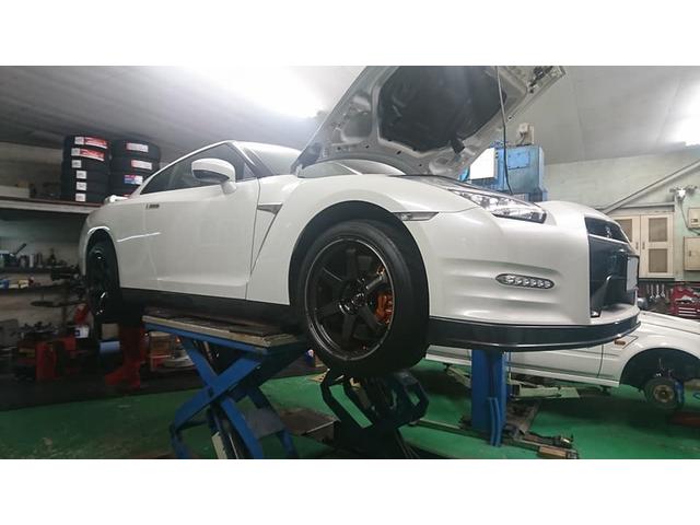 日産　GT-R　マフラー取付　車高調整【広島県・呉市・東広島市で持込、タイヤ交換・パーツ取付・車検・整備といえばナイトー自動車販売へ！！】　