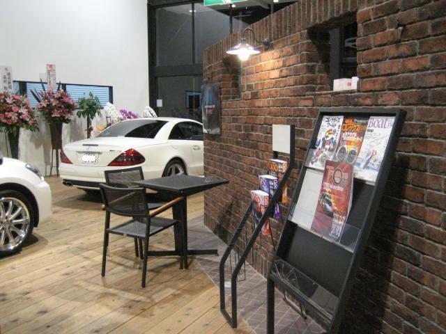 ◆◆店舗内◆◆待ち時間は、雑誌や各種カタログを見ながらゆっくりとお過ごし下さい。