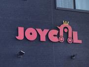 国道９号線通り沿い、こちらの赤い大きな看板が目印です！