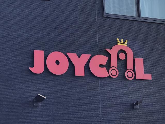 国道９号線通り沿い、こちらの赤い大きな看板が目印です！