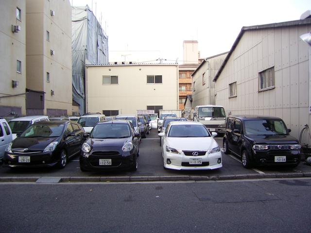 スタッフ紹介1