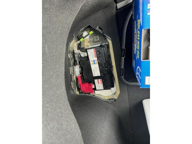 カムリハイブリッド　補機バッテリー交換　広島市　佐伯区　五日市　車検　整備　修理　
板金　販売　安い