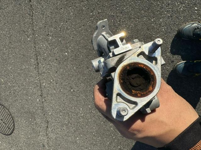 プリウス　エンジン関連修理・整備 EGRバルブ清掃　広島市　佐伯区　五日市　車検　整備　修理　板金　販売　リース　安い