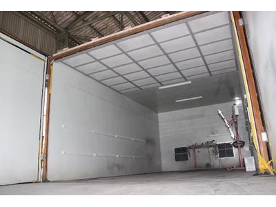 自社塗装ブースを完備しております！