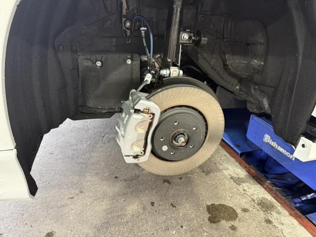 トヨタ　クラウンエステート　キャリパーカバー　取付【岡山市北区　岡山市南区　岡山市中区　総社市　倉敷市　持込でのタイヤ交換、各種パーツ取付、修理の事ならフィールワンへおまかせ下さい！】