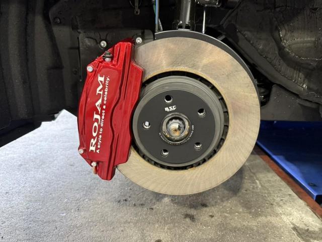 トヨタ　クラウンエステート　キャリパーカバー　取付【岡山市北区　岡山市南区　岡山市中区　総社市　倉敷市　持込でのタイヤ交換、各種パーツ取付、修理の事ならフィールワンへおまかせ下さい！】