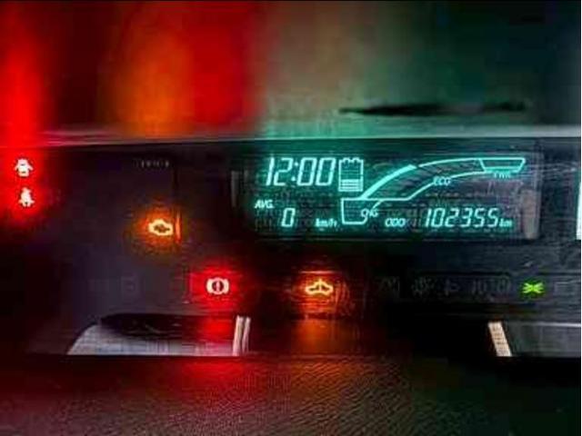 トヨタ　アクア　警告灯点灯　電動走行しない・・・ハイブリッドバッテリー　交換修理　お預かり【岡山市北区　岡山市南区　岡山市中区　総社市　倉敷市　持込でのタイヤ交換、各種パーツ取付、修理の事ならフィールワンへおまかせ下さい！】