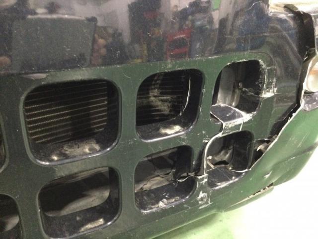 スズキ アルト バンパー割れ 前タイヤ上フェンダー・ドアミラー キズ・へこみ直し 広島市南区 カーコンビニ倶楽部