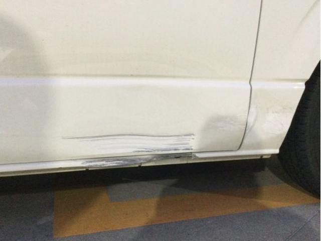 トヨタ ハイエースバン キズ・へこみ直し