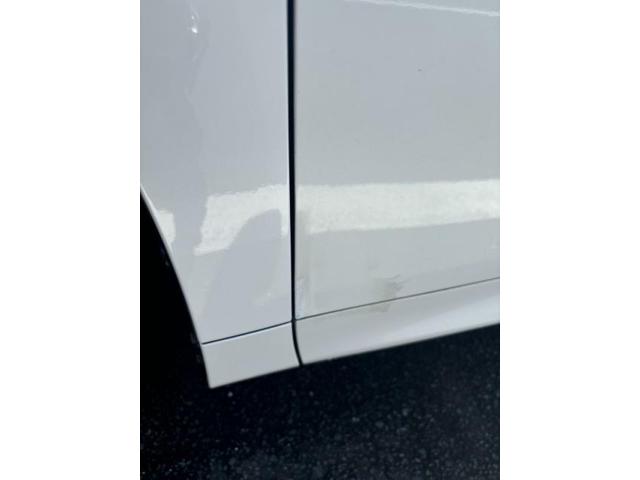 トヨタ　ヴェルファイア　左フロントドアとその下　ステップカバー　キズ・へこみ直し　広島市カーコンビニ倶楽部