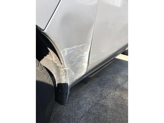 日産　キャラバン　リヤドアとフロントピラー　キズ・へこみ直し　広島市南区　自動車板金塗装