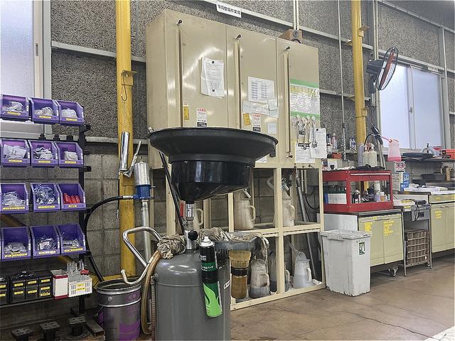 各種エンジンオイルもご用意しております。エンジンオイル交換もお任せ下さい！！