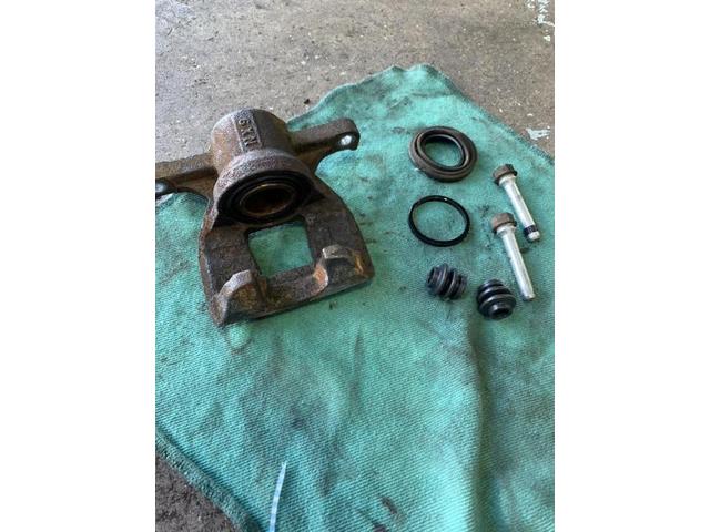 トヨタ　シエンタ　足回りから異音　修理【鳥取県　鳥取市で持込でのタイヤ交換・ナビ・ETC・ドライブレコーダー等のパーツ取付・車検・整備・修理の事なら智頭石油　オーレ叶　へお問合わせ下さい！ ！】