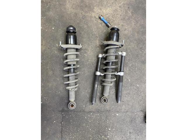 アリオン　足回り　オイル漏れ　修理【鳥取県　鳥取市で持込でのタイヤ交換・ナビ・ETC・ドライブレコーダー等のパーツ取付・車検・整備・修理の事なら智頭石油　オーレ叶　へお問合わせ下さい！ ！】