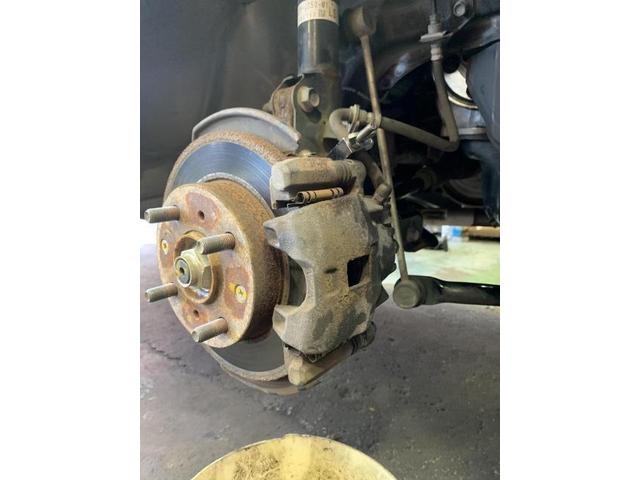 ホンダ　ライフ　ブレーキキャリパーインナーキット交換　ブレーキピストン交換【鳥取県　鳥取市で持込でのタイヤ交換・ナビ・ETC・ドライブレコーダー等のパーツ取付・車検・整備・修理の事なら智頭石油　オーレ叶　へお問合わせ下さい！ ！】