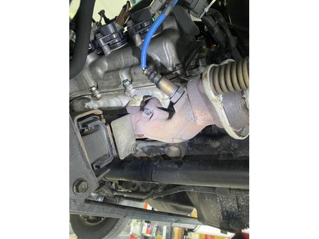 ダイハツ　ハイゼットトラック　オイル漏れがする・・・　タペットカバーパッキン交換　修理【鳥取県　鳥取市で持込でのタイヤ交換・ナビ・ETC・ドライブレコーダー等のパーツ取付・車検・整備・修理の事なら智頭石油　オーレ叶　へお問合わせ下さい！ ！