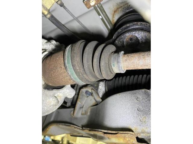 ホンダ　アクティトラック　足元からガラガラと異音がする・・・　ドライブシャフトブーツ　交換修理【鳥取県　鳥取市で持込でのタイヤ交換・ナビ・ETC・ドライブレコーダー等のパーツ取付・車検・整備・修理の事なら智頭石油　オーレ叶　へ】