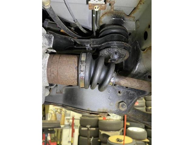 ホンダ　アクティトラック　足元からガラガラと異音がする・・・　ドライブシャフトブーツ　交換修理【鳥取県　鳥取市で持込でのタイヤ交換・ナビ・ETC・ドライブレコーダー等のパーツ取付・車検・整備・修理の事なら智頭石油　オーレ叶　へ】