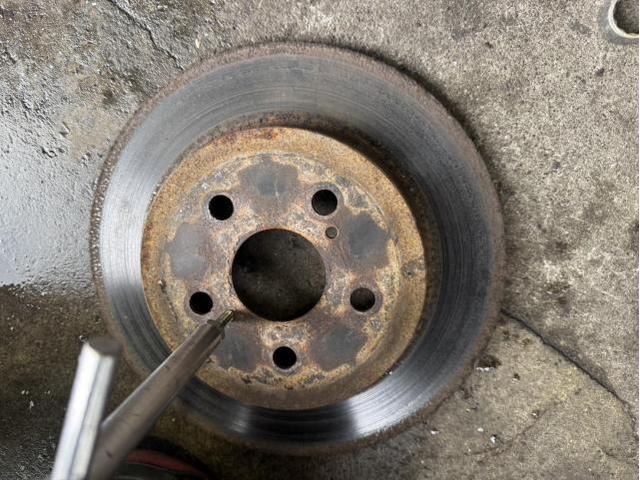 トヨタ　プリウス　ブレーキローター　交換【鳥取県　鳥取市で持込でのタイヤ交換・ナビ・ETC・ドライブレコーダー等のパーツ取付・車検・整備・修理の事なら智頭石油　オーレ叶　へ！】