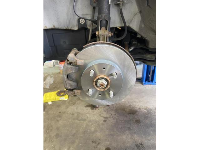 ダイハツ　タント　ブレーキからキーキー異音がする・・・ブレーキローター交換修理【鳥取県　鳥取市で持込でのタイヤ交換・ナビ・ETC・ドライブレコーダー等のパーツ取付・車検・整備・修理の事なら智頭石油　オーレ叶　へ！】