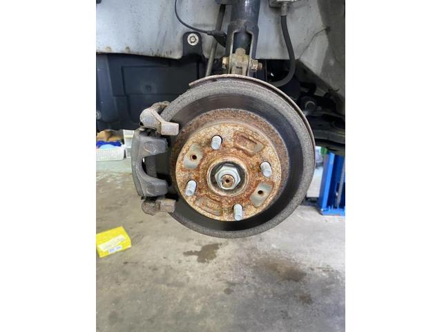 ダイハツ　タント　ブレーキからキーキー異音がする・・・ブレーキローター交換修理【鳥取県　鳥取市で持込でのタイヤ交換・ナビ・ETC・ドライブレコーダー等のパーツ取付・車検・整備・修理の事なら智頭石油　オーレ叶　へ！】