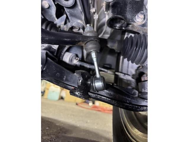 日産　キックス　ハンドル操作時　車体がふらつく・・・スタビライザーリンク交換修理【鳥取県　鳥取市で持込でのタイヤ交換・ナビ・ETC・ドライブレコーダー等のパーツ取付・車検・整備・修理の事なら智頭石油　オーレ叶　へ！】