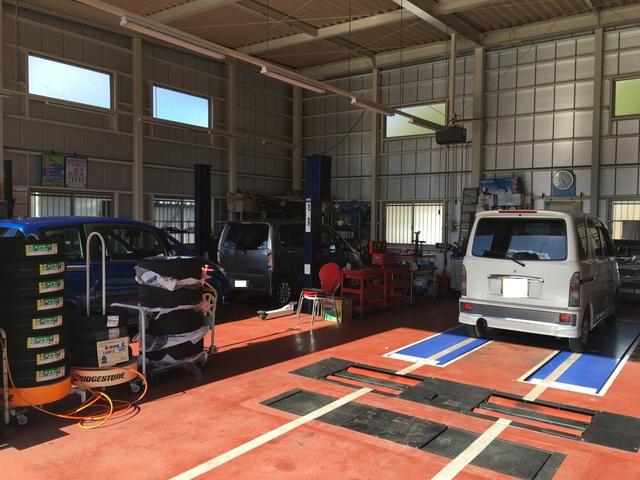 車検専用ラインも完備しています作業もスムーズでお待たせいたしません