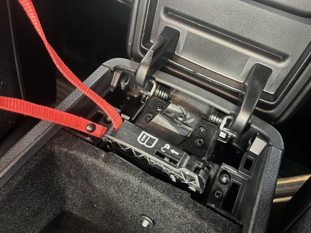 クライスラー　Jeep グランドチェロキー　エンジン不動　セルモーター　コンプレッサー　バッテリー交換　岡山市　南区　