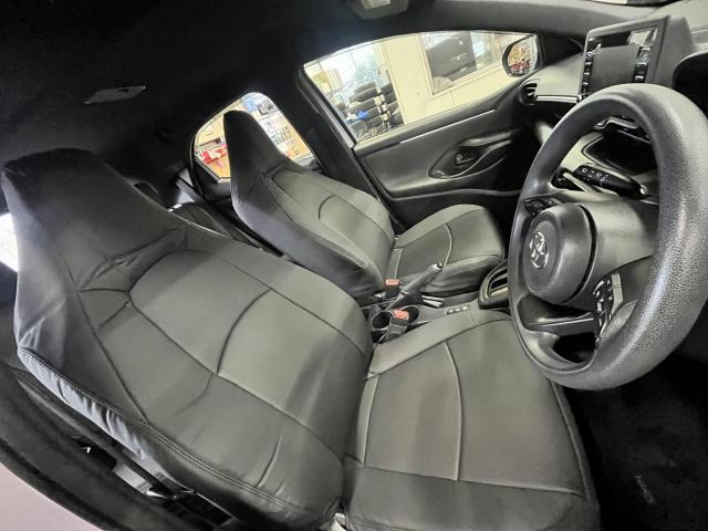 トヨタ　ヤリス　シートカバー取り付け　PVC 岡山市　南区　