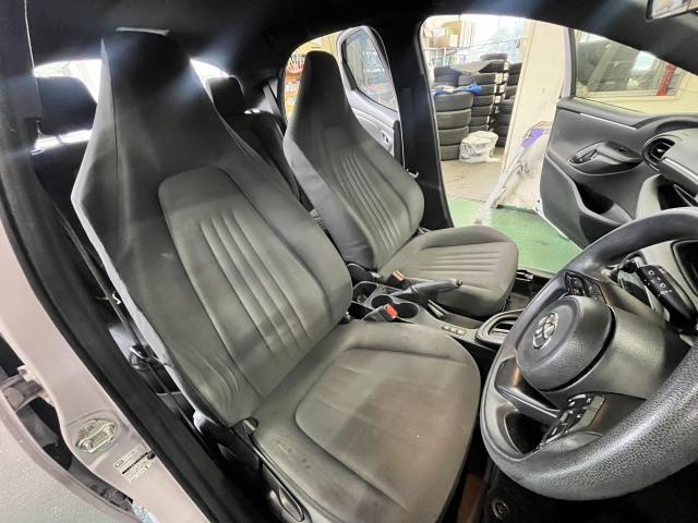 トヨタ　ヤリス　シートカバー取り付け　PVC 岡山市　南区　