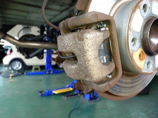 ＭＩＮＩ　ＭＩＮＩ　車検 R60 R61 MINIクロスオーバー
フロントパッド交換　ブローバイホース交換　岡山市　南区