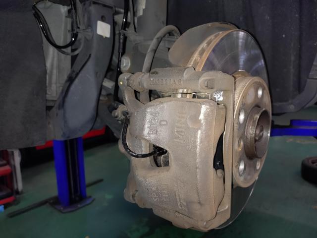 ＭＩＮＩ　ＭＩＮＩ　車検 R60 R61 MINIクロスオーバー
フロントパッド交換　ブローバイホース交換　岡山市　南区