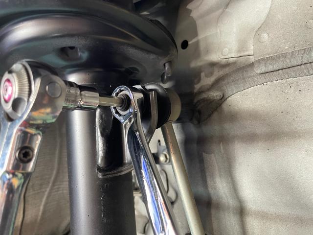 トヨタ　アクア　NHP10　車検　販売車　納車前点検　エンジンオイル　オイルフィルター　スタビライザーリンクロッド　岡山市　南区