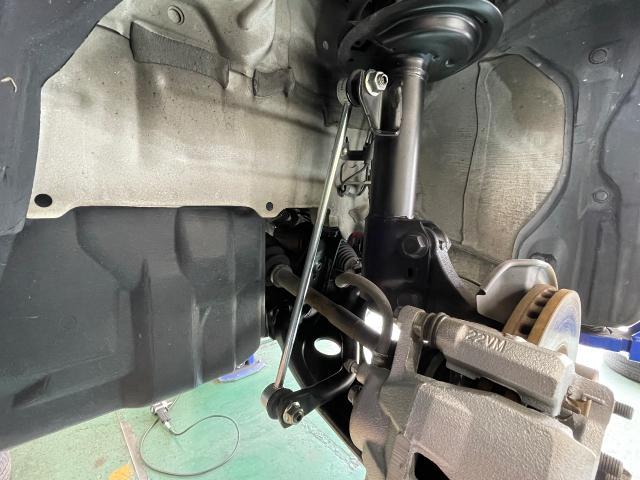 トヨタ　アクア　NHP10　車検　販売車　納車前点検　エンジンオイル　オイルフィルター　スタビライザーリンクロッド　岡山市　南区