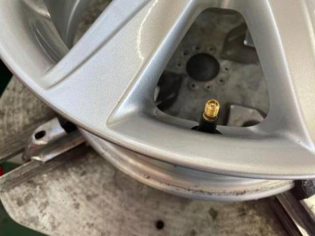 トヨタ　アクア　NHP1０　車検 その２　販売車　納車前点検　タイヤ交換　スパークプラグ交換　岡山市　南区