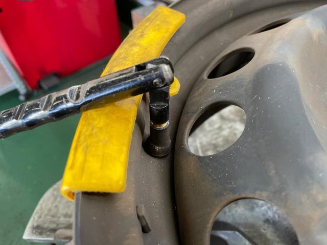 トヨタ　NHP10　シエンタ　車検　タイヤ交換　ホイールバランス　エンジンオイル交換　岡山市　南区