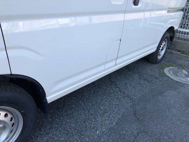 ダイハツ　ハイゼットカーゴ　板金塗装