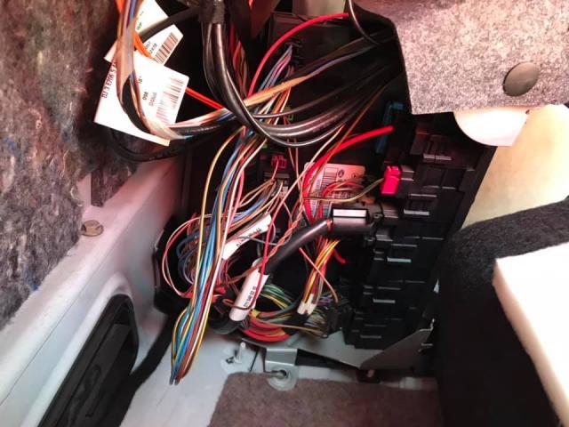 M.ベンツ　W211　ウインカー　リアスモールライト　修理【山口県　周南市で持込での持込でのタイヤ交換・ドライブレコーダー・ナビ等のパーツ取付・輸入車の修理・メンテナンなら　ロッソコルサ　へお気軽にご相談下さい！】