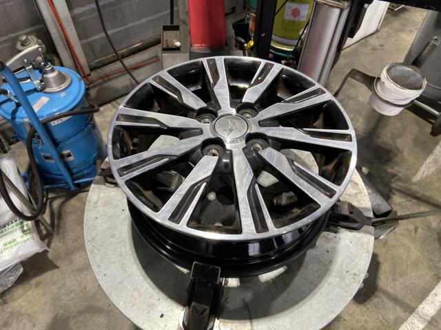 ダイハツ　タント　タイヤ　交換【山口県　岩国市・周南市・広島県　大竹市・大野で車検・整備・修理・鈑金・塗装・パーツ取付なら　（株）シーザー　岩国店　へお問合わせ下さい！！】