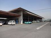 大型の工場です。普通車から大型車まで車検、修理、鈑金を自社で行います