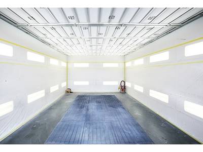 高性能塗装ブース完備