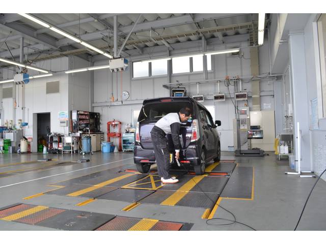 中国運輸局指定工場です。車検レーン・リフト５基完備■車検お見積りはお気軽にスタッフにお声かけ下さい。