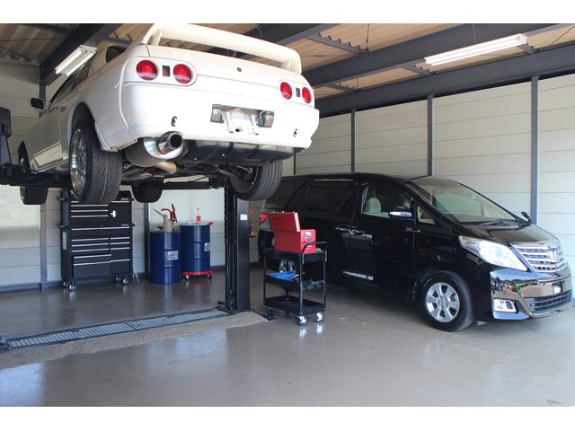 ピットスペース　タイヤ交換やエンジンオイル交換、カスタマイズ等アフターサービスも頑張ります♪