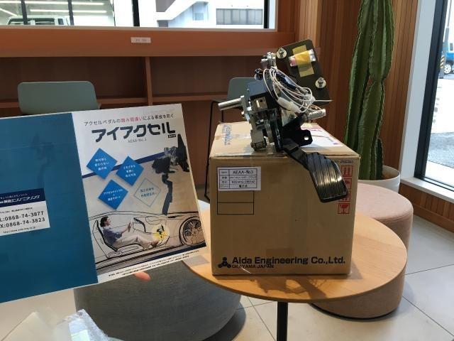 踏み間違え防止装置の取り付け。
アイアクセル(販売元　英田エンジニアリング）