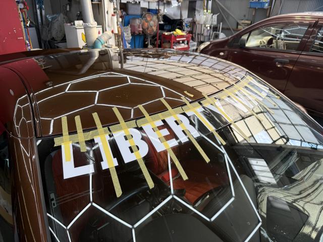 日産　Ｒ３５　ＧＴＲ　Liberty Walk 特注ステッカー施工【岡山市南区　早島町　倉敷市　岡山市中区　岡山市北区でお車の鈑金・塗装修理、持込でのタイヤ交換、各種パーツ取付の事なら（有）ティーファクトリーへお任せ下さい！】