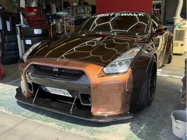 日産　Ｒ３５　ＧＴＲ　Liberty Walk 特注ステッカー施工【岡山市南区　早島町　倉敷市　岡山市中区　岡山市北区でお車の鈑金・塗装修理、持込でのタイヤ交換、各種パーツ取付の事なら（有）ティーファクトリーへお任せ下さい！】