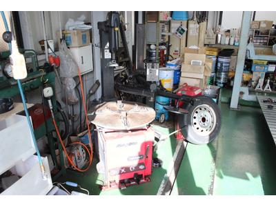 自社タイヤチェンジャー完備!