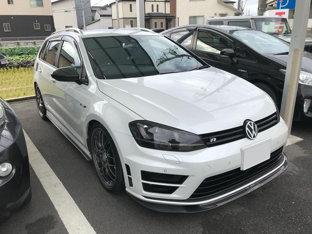 VW ゴルフヴァリアントRにカーボンフィルム貼り付けです。