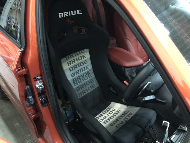 BMW M 135にブリッドのバケットシートの取り付け、サブウーファーの取り付けです。